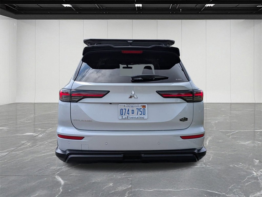 New 2025 Mitsubishi Outlander SE image 4
