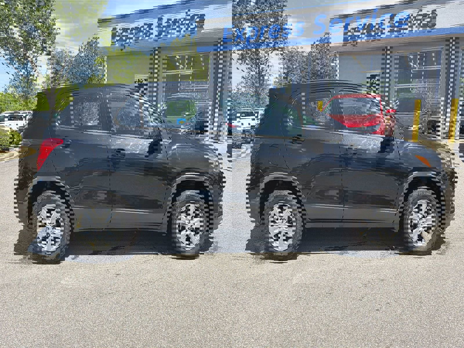 Used 2019 Chevrolet Trax LS AWD/4WD image 11