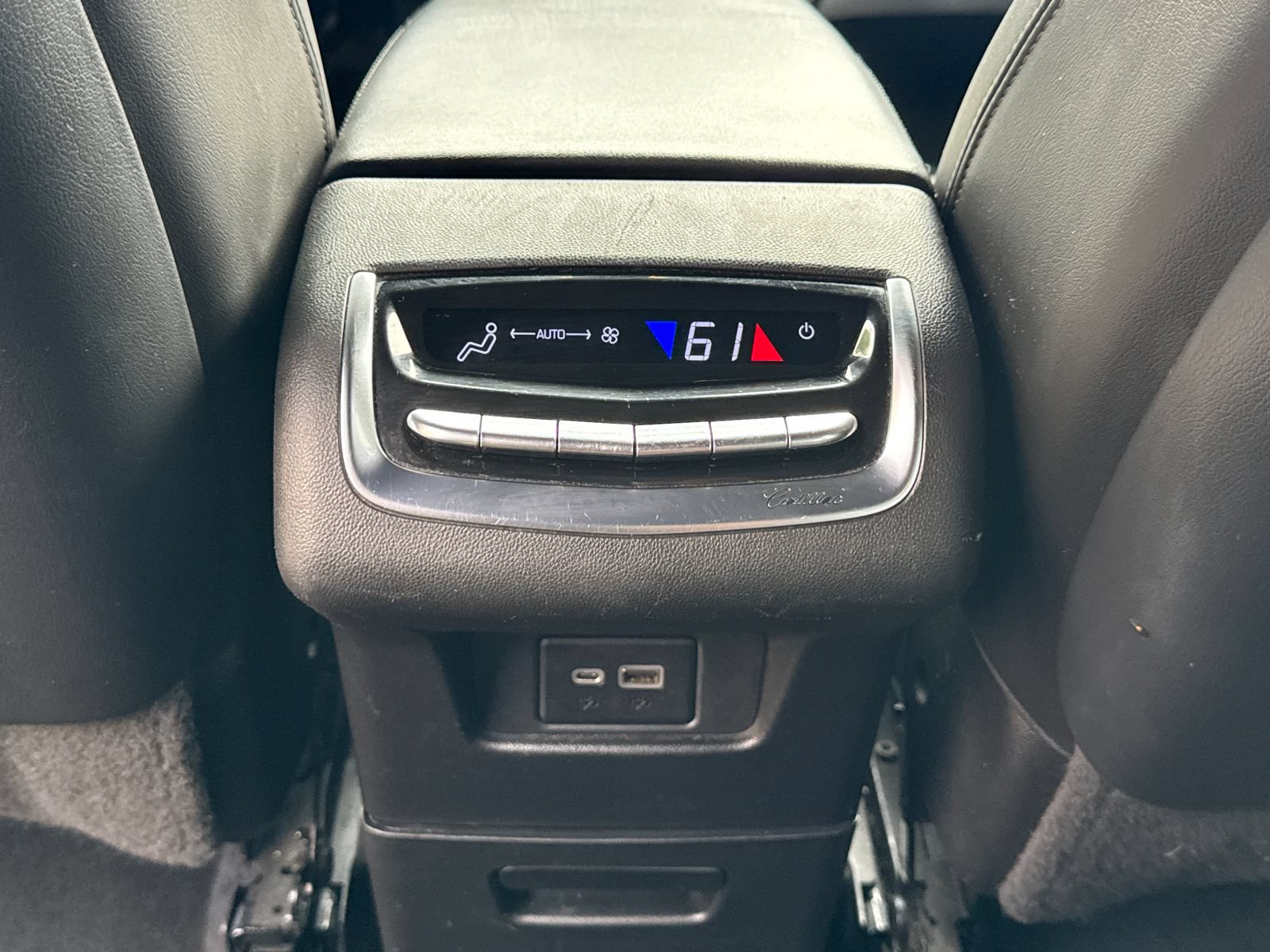 Used 2022 Cadillac XT6 Premium Luxury FWD image 25