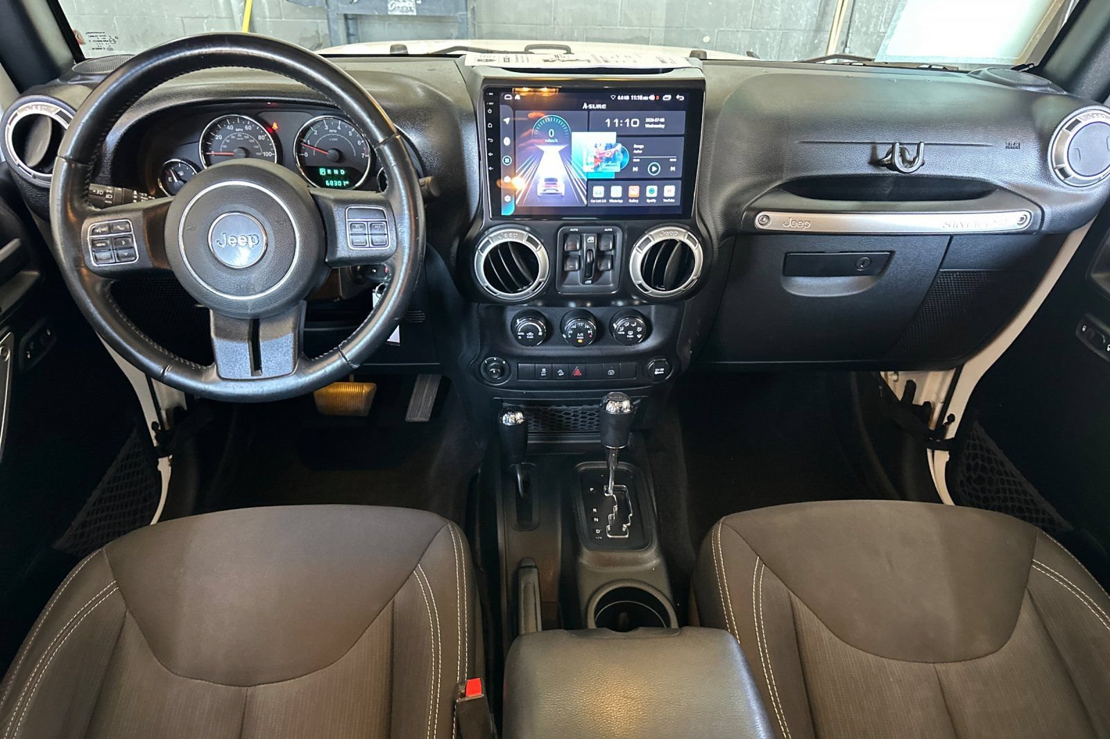 Used 2017 Jeep Wrangler Unlimited Sahara w/ Connectivity Group AWD/4WD image 14