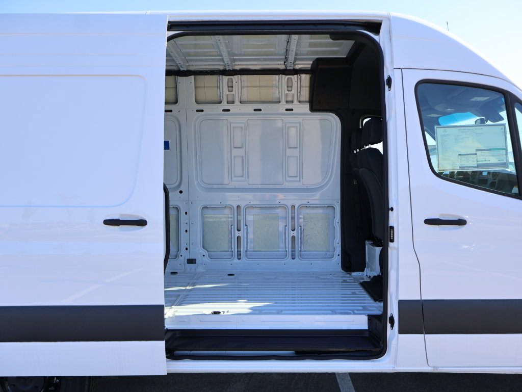 Used 2025 Mercedes-Benz Sprinter 2500 image 13