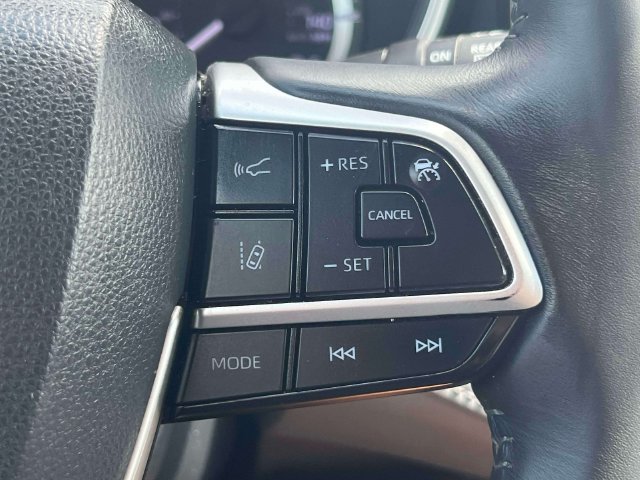Used 2023 Toyota Highlander XLE AWD/4WD image 28