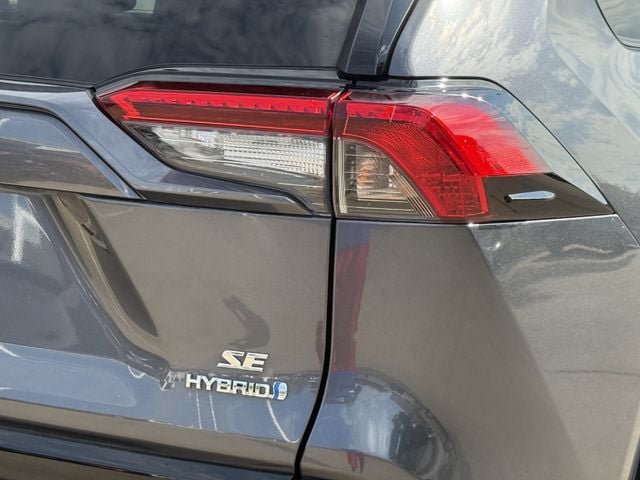 Used 2022 Toyota RAV4 SE AWD/4WD image 6