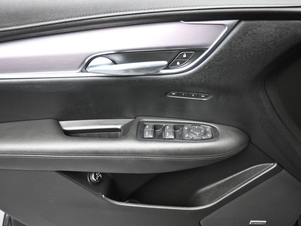 Used 2017 Cadillac XT5 Luxury w/ LPO, Wheel Lock Package image 10