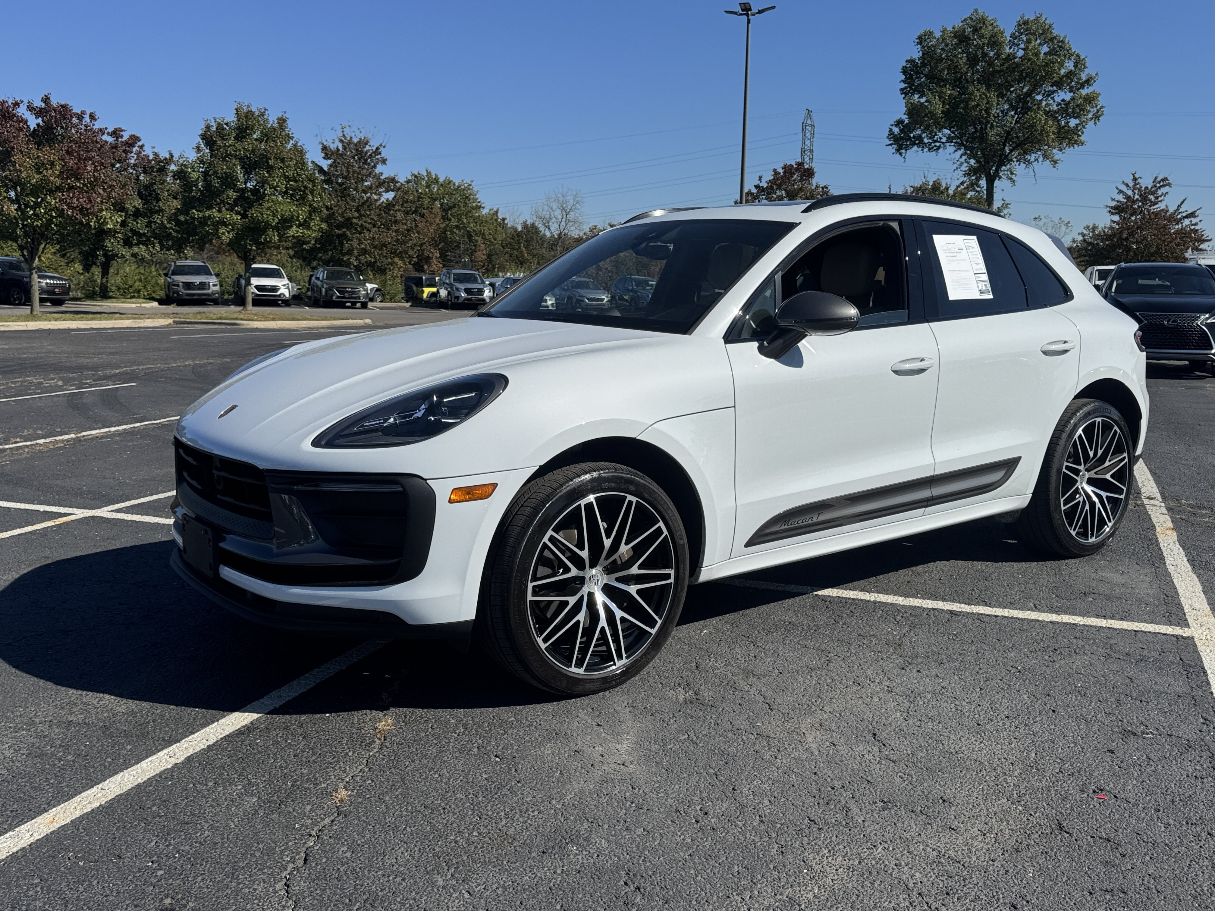 Used 2024 Porsche Macan AWD/4WD image 3