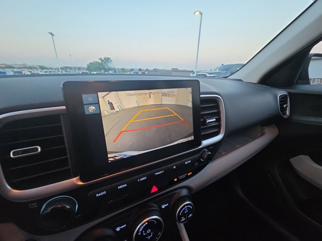 Used 2025 Hyundai Venue SEL FWD image 18