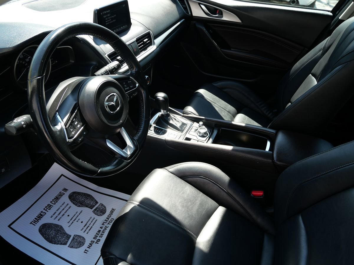 Used 2018 MAZDA MAZDA3 Touring FWD image 12