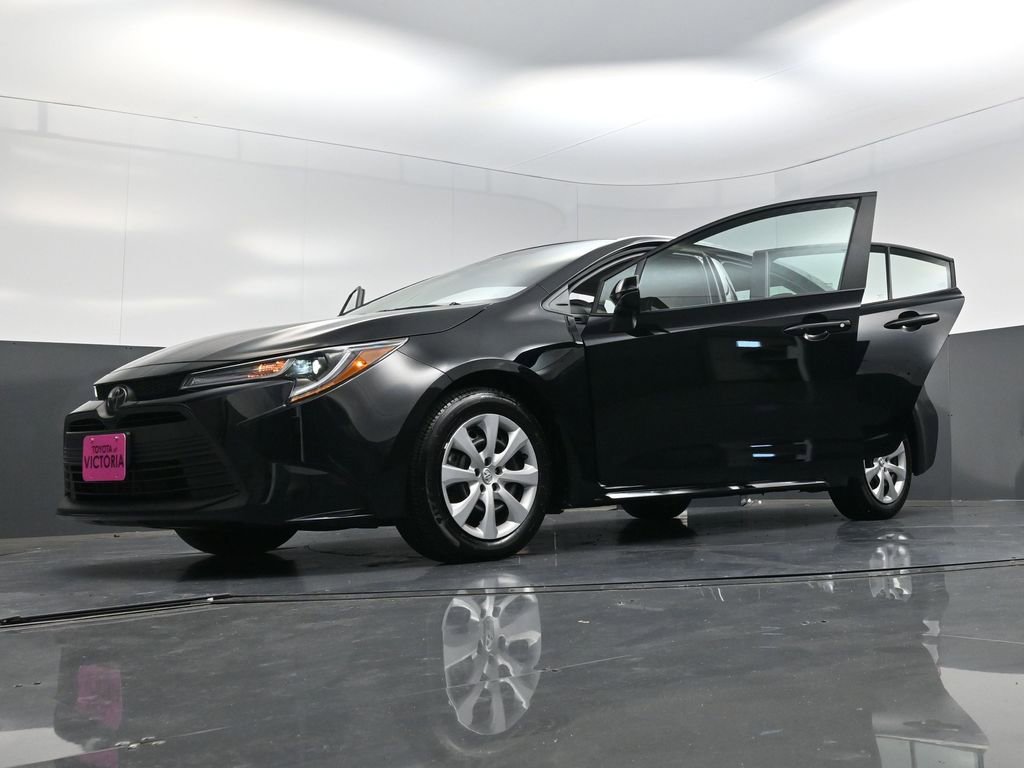 Used 2025 Toyota Corolla LE image 27