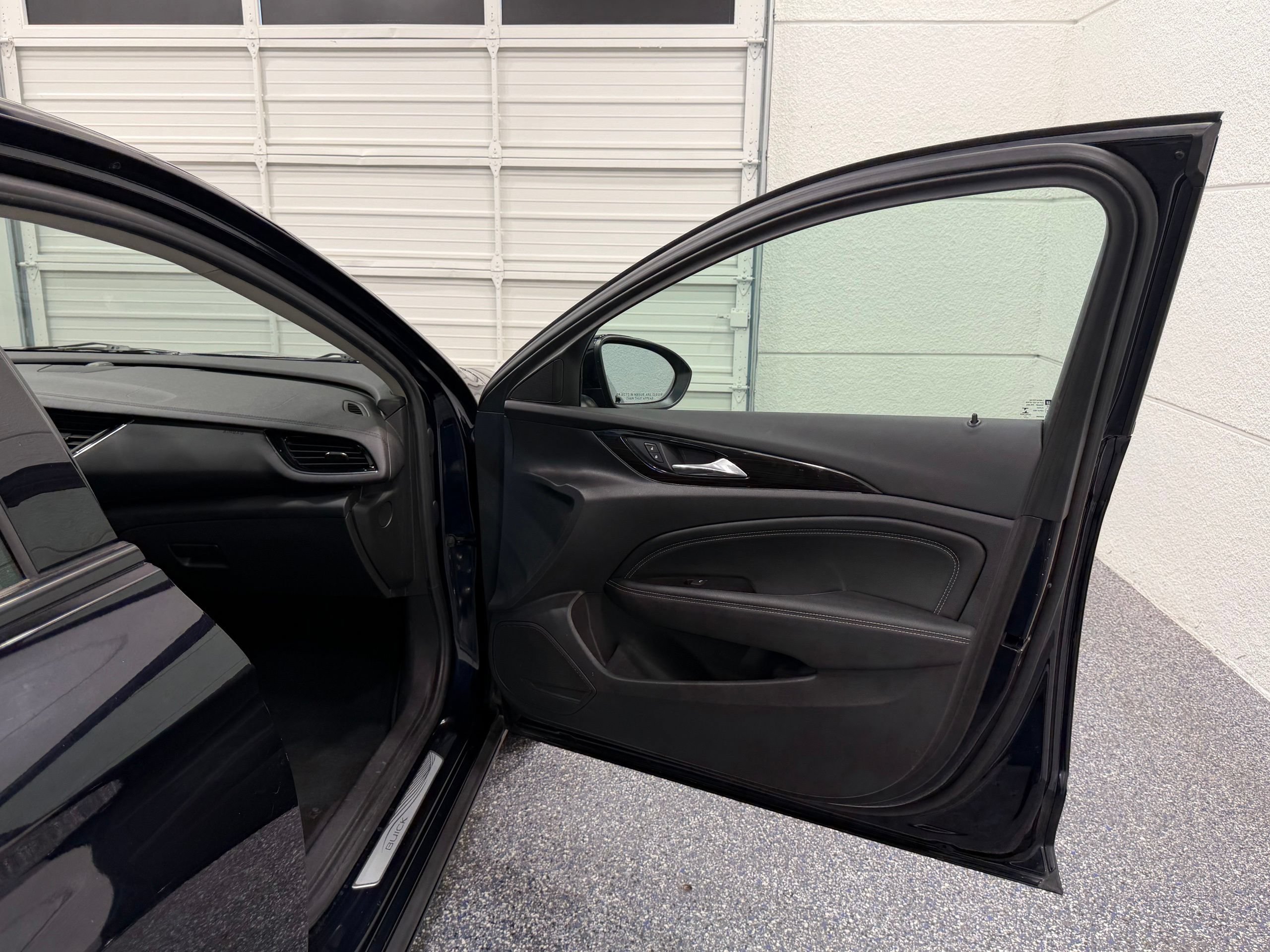 Used 2018 Buick Regal Essence FWD image 27