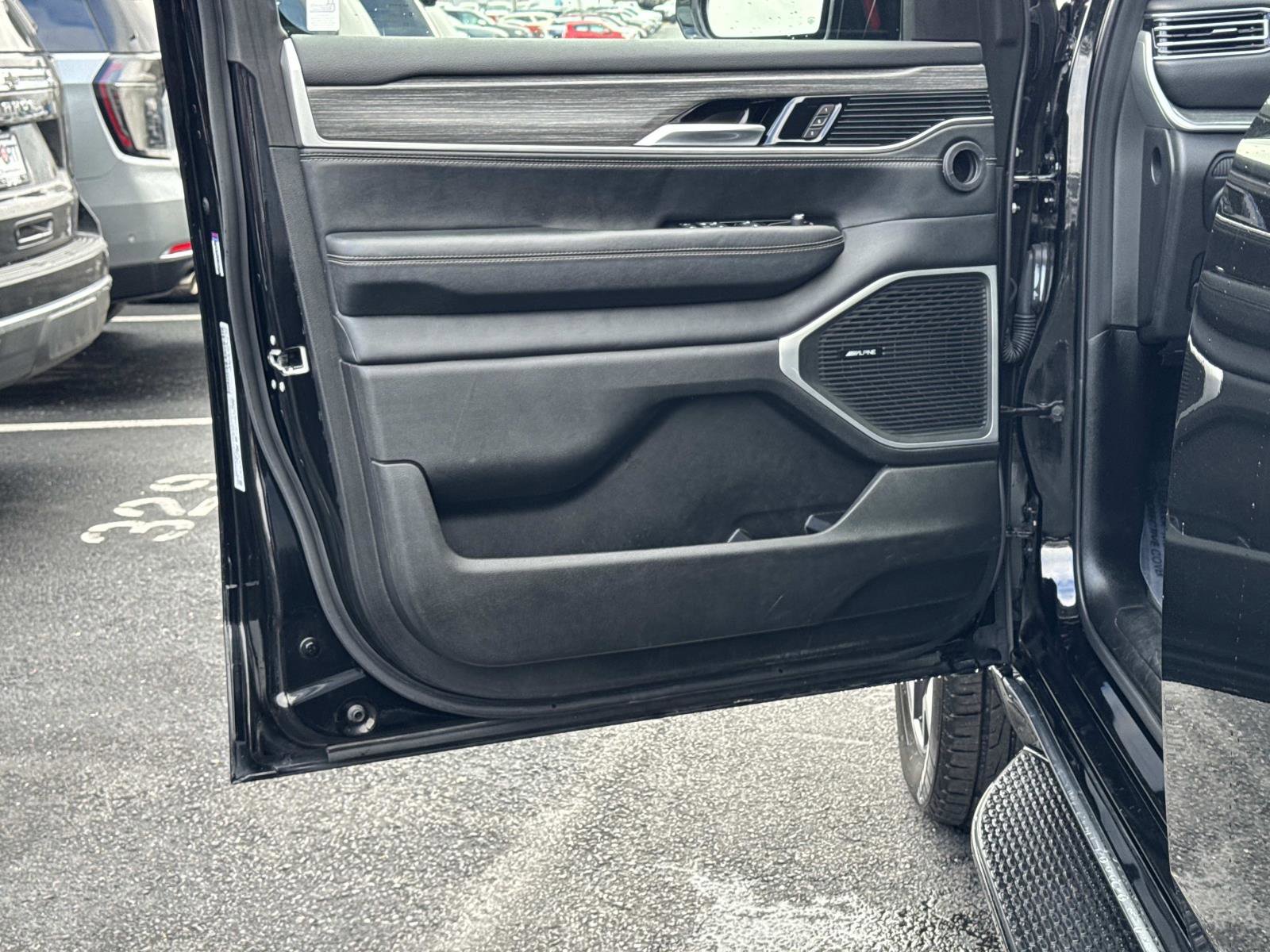 Used 2024 Jeep Wagoneer Series III image 15