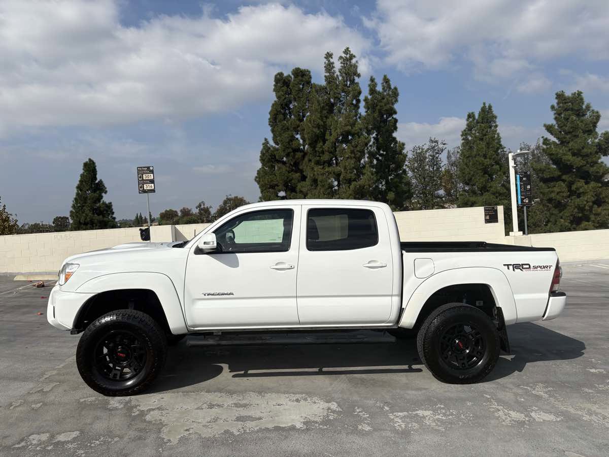 Used 2014 Toyota Tacoma PreRunner image 11