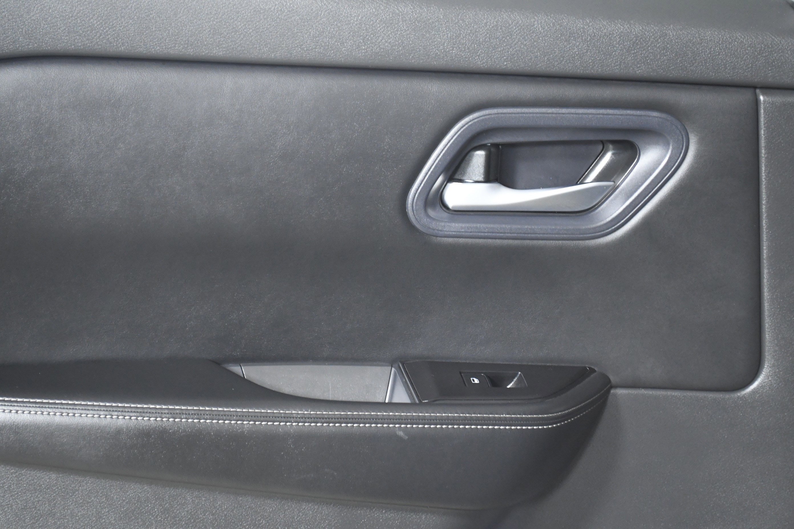 Used 2024 Nissan Rogue SV image 23