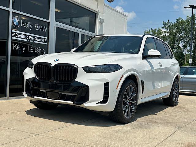 Used 2024 BMW X5 xDrive40i w/ M Sport Package AWD/4WD image 3