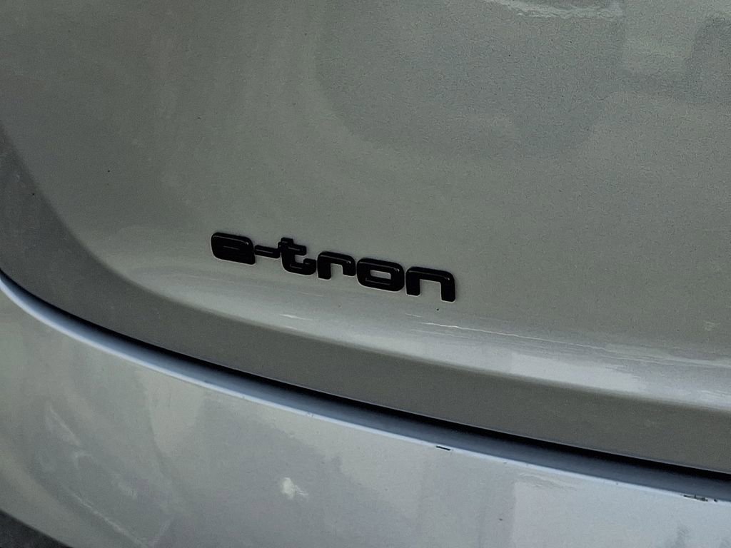 Used 2023 Audi e-tron Premium w/ Convenience Plus Package image 31