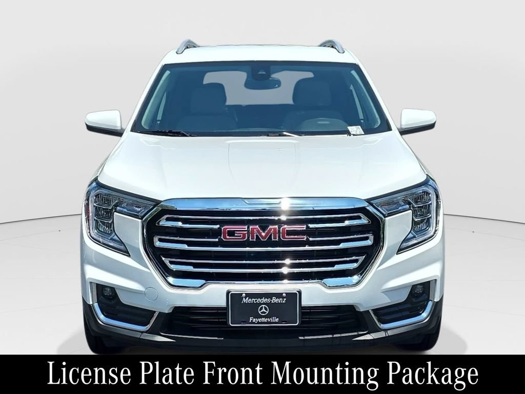 Used 2023 GMC Terrain SLT w/ Infotainment Package II FWD image 2