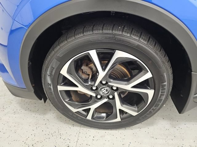Used 2018 Toyota C-HR XLE FWD image 9