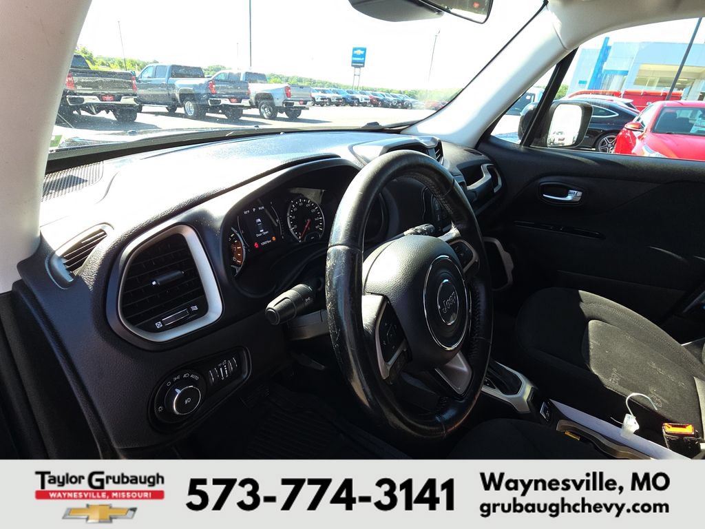 Used 2017 Jeep Renegade Latitude AWD/4WD image 14