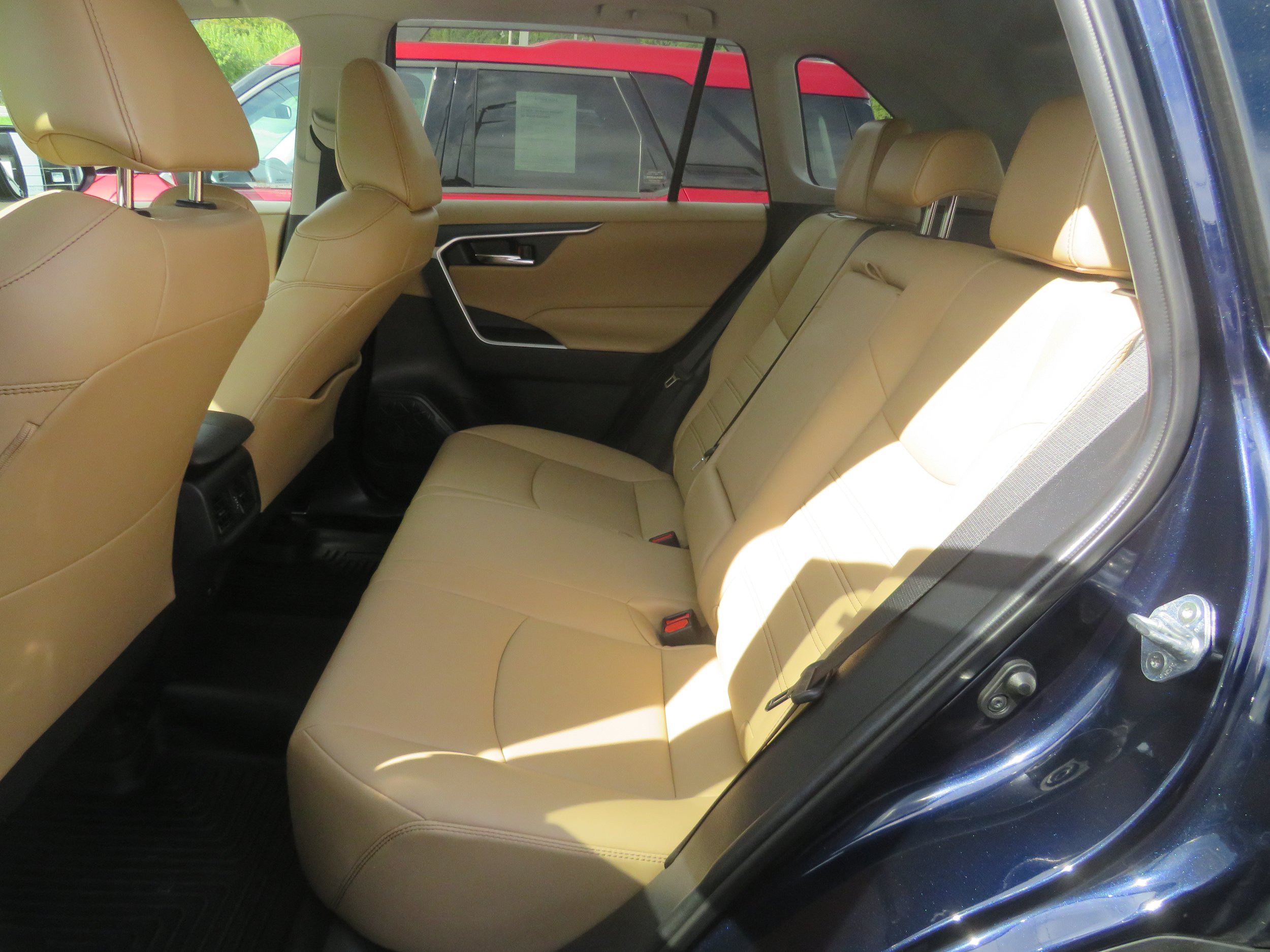 Used 2021 Toyota RAV4 XLE Premium AWD/4WD image 8