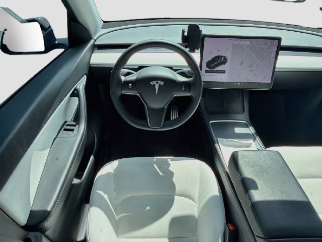 Used 2022 Tesla Model Y Performance AWD/4WD image 17