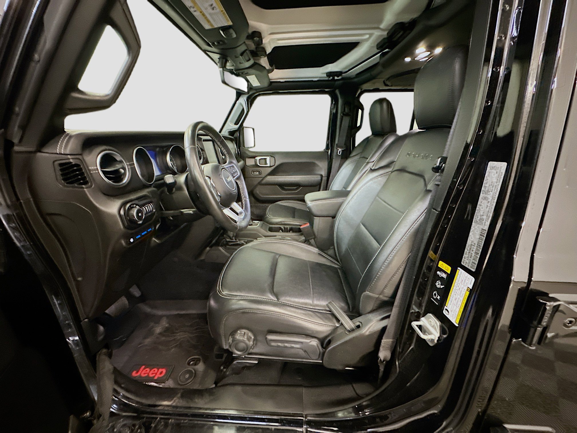 Used 2022 Jeep Wrangler Sahara w/ Cold Weather Group image 13