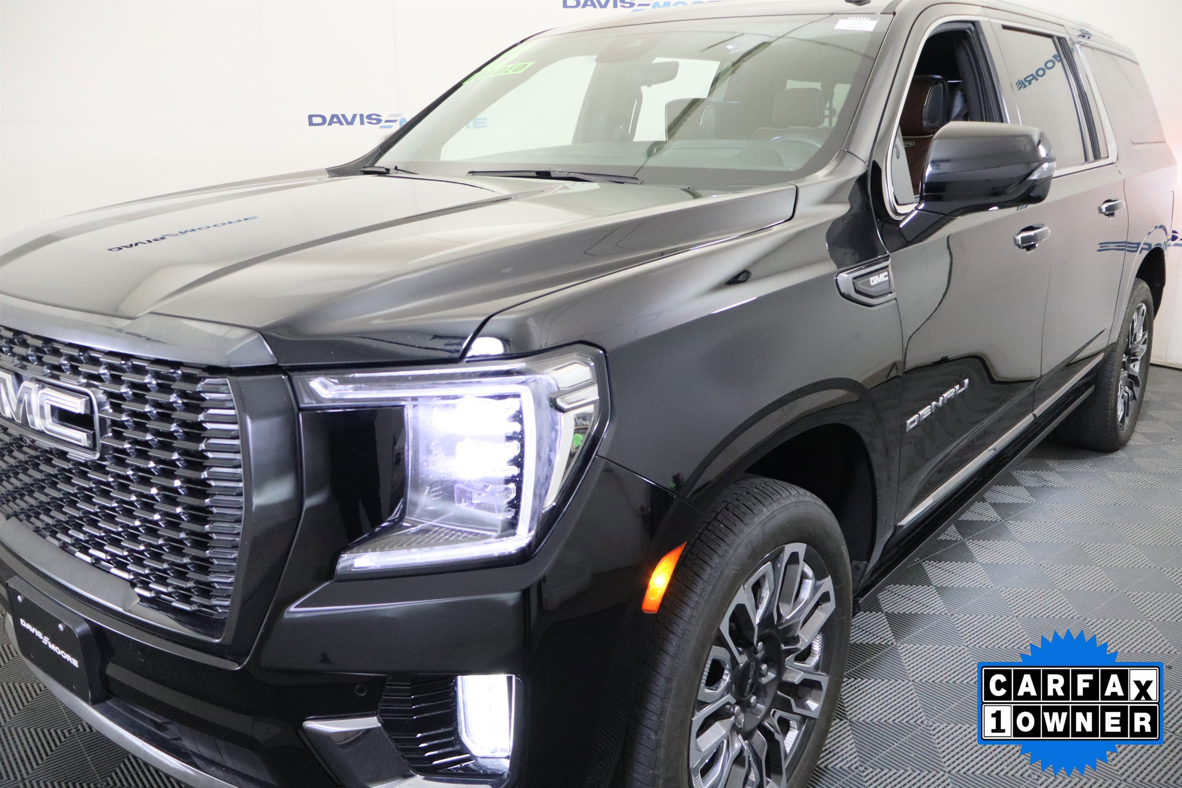 Used 2023 GMC Yukon XL Denali Ultimate AWD/4WD image 10
