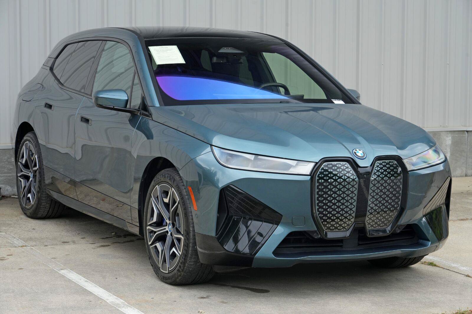Used 2022 BMW iX xDrive50 w/ Sport Package AWD/4WD image 54