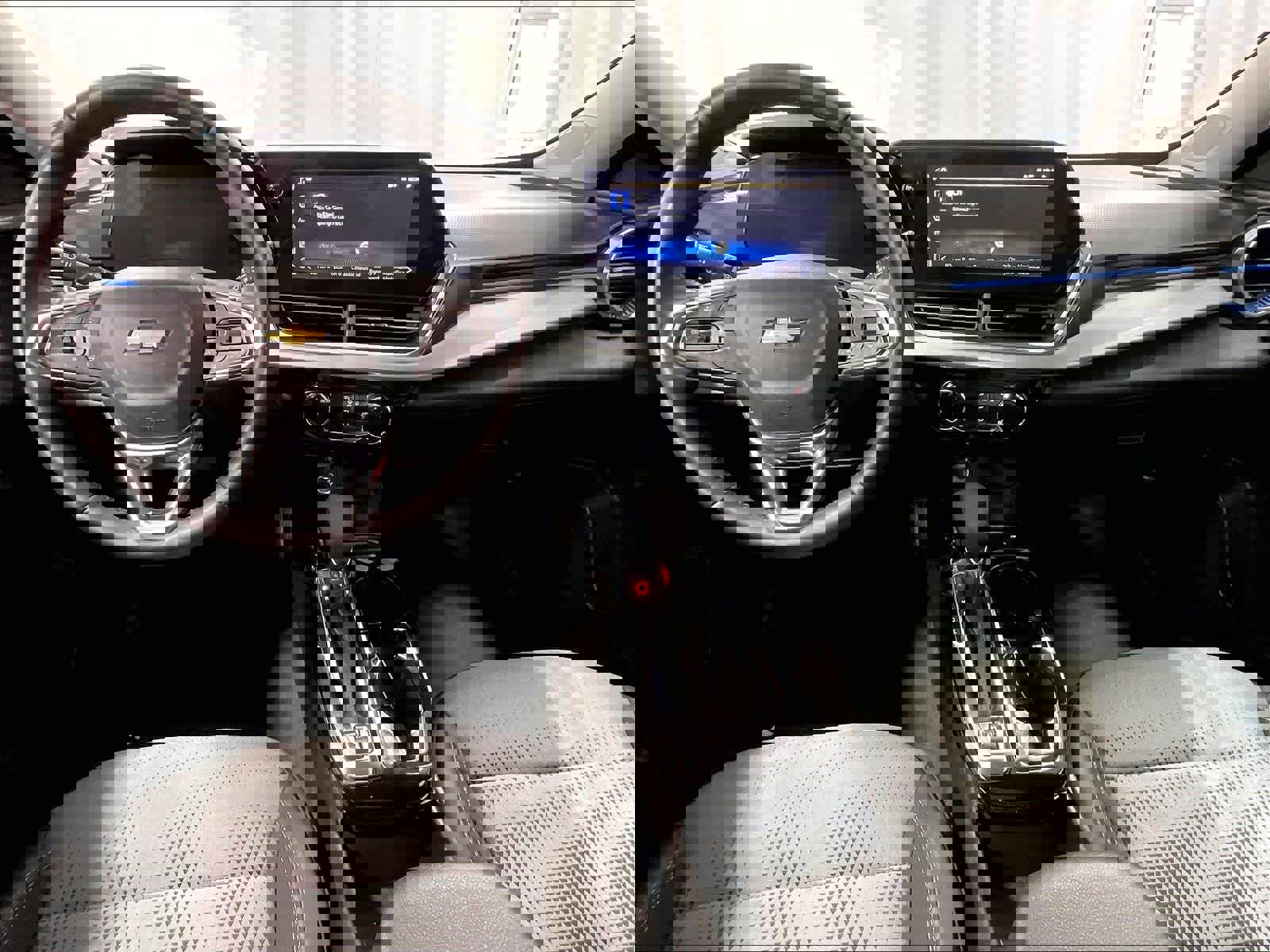 Used 2025 Chevrolet Trax LT w/ LT Convenience Package image 21