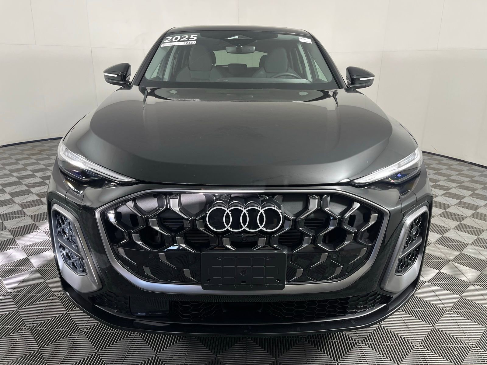 Certified 2025 Audi Q5 Premium Plus w/ Premium Plus image 2