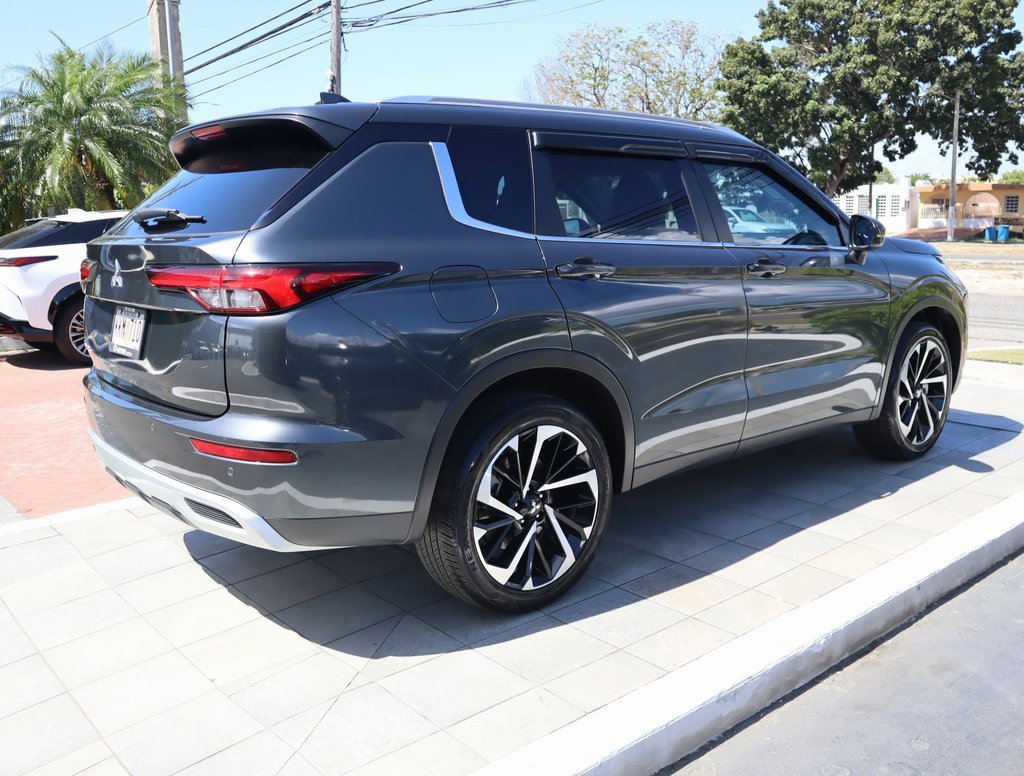 Used 2024 Mitsubishi Outlander SE Black Edition image 5