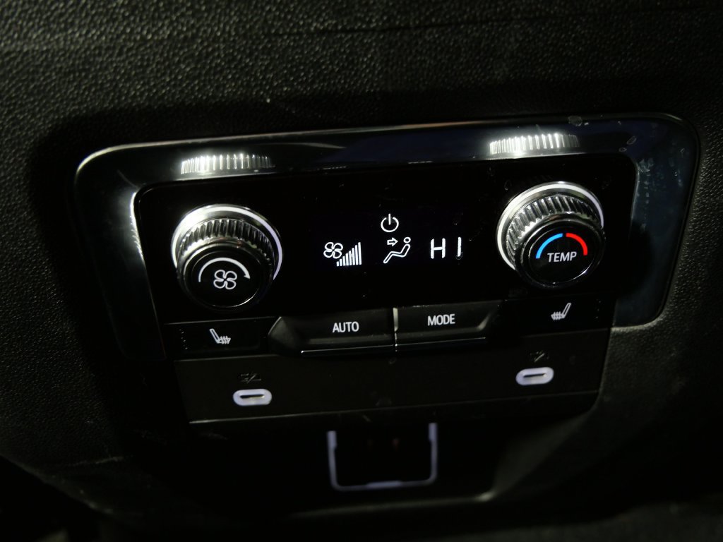 Used 2023 GMC Yukon SLT w/ SLT Premium Package AWD/4WD image 22