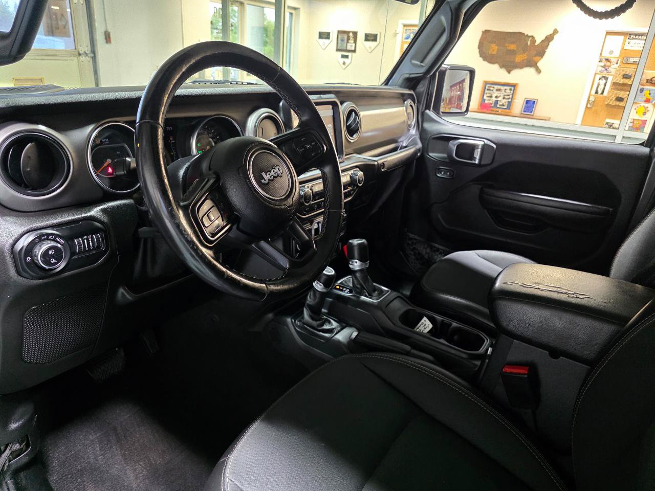 Used 2021 Jeep Gladiator Sport AWD/4WD image 16