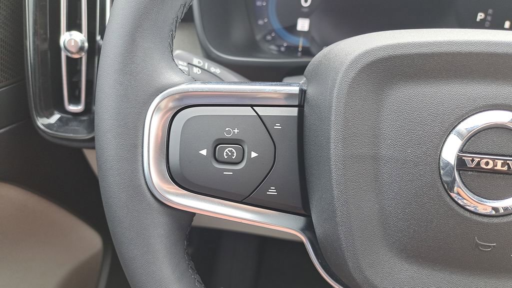 Used 2023 Volvo XC40 B5 Plus w/ Driver Assist Package image 22