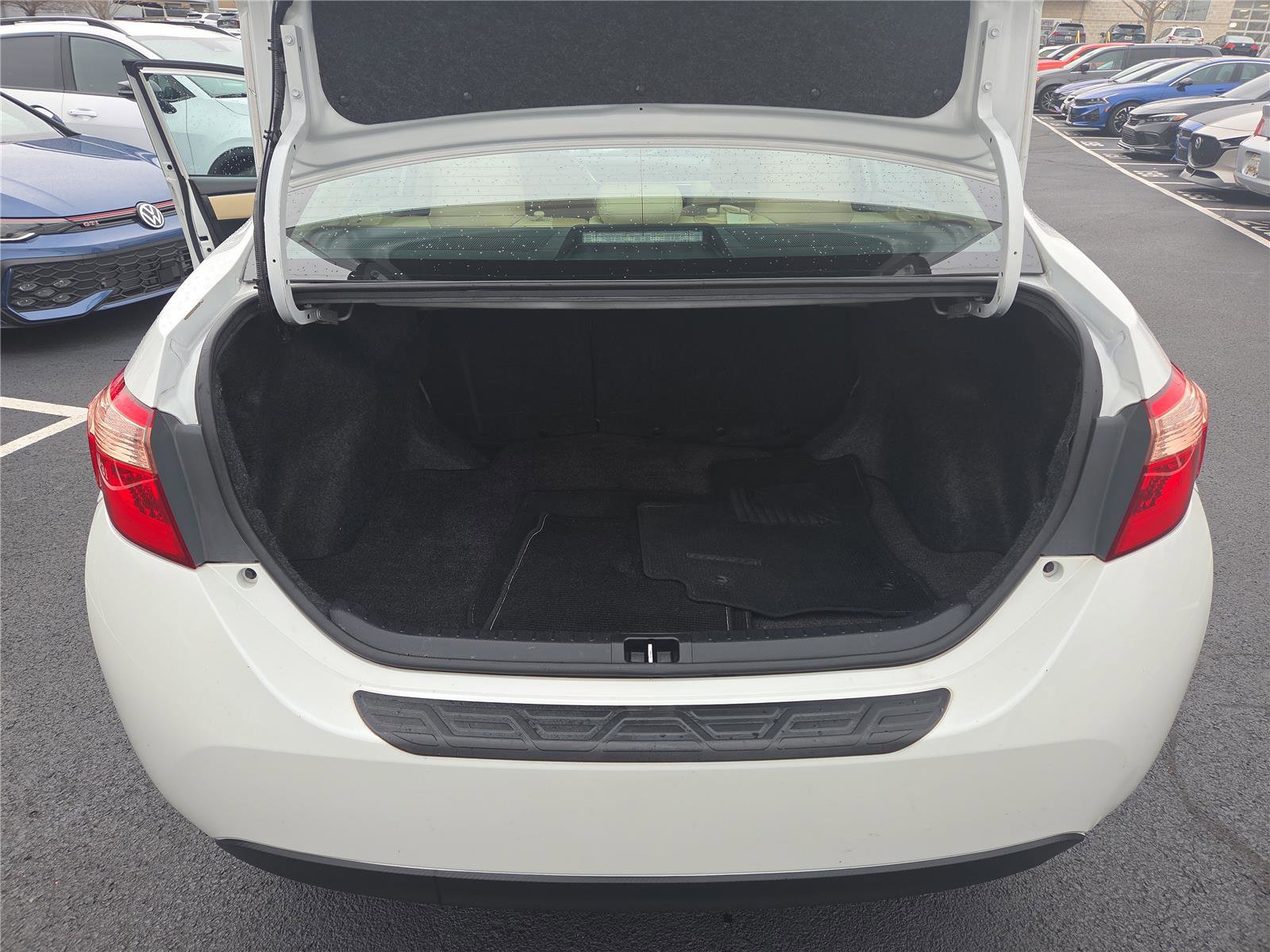 Used 2017 Toyota Corolla LE image 7