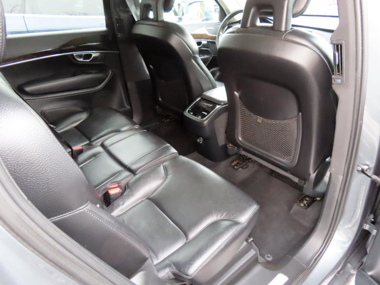 Used 2018 Volvo XC90 T6 Momentum w/ Convenience Package image 21