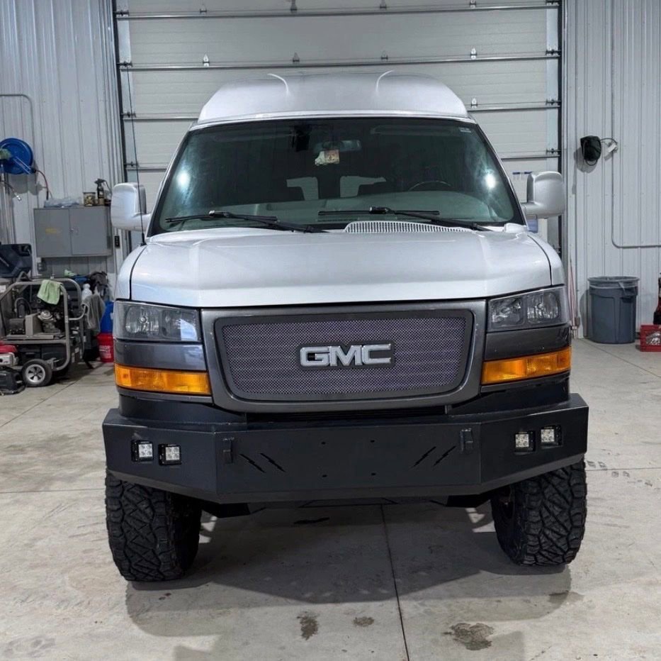 Used 2018 GMC Savana 3500 Extended RWD image 7