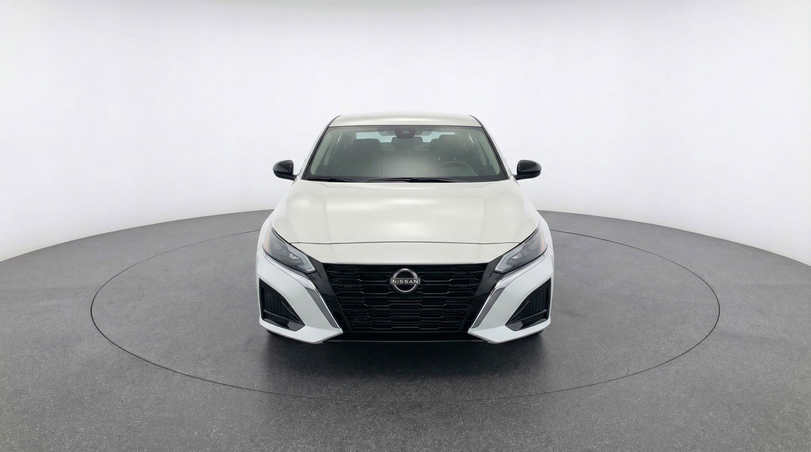 Used 2025 Nissan Altima 2.5 SV FWD image 2