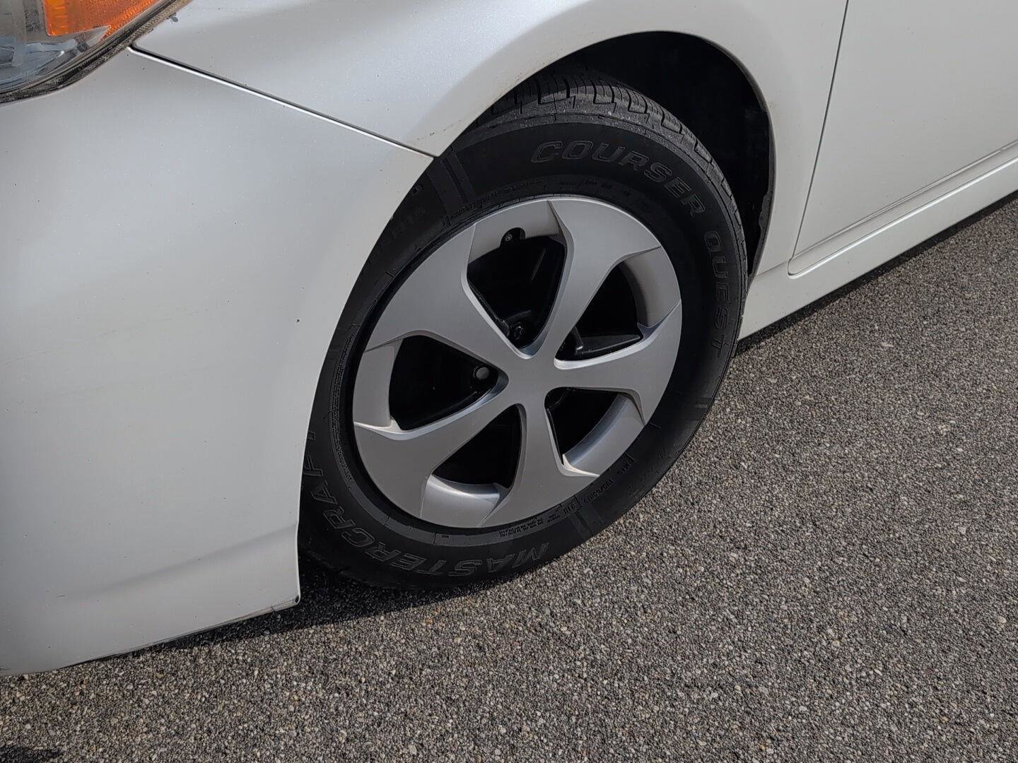 Used 2013 Toyota Prius Two image 2