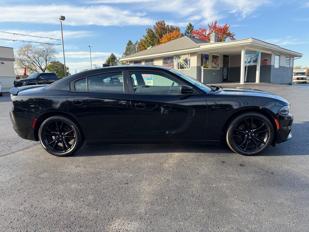 Used 2018 Dodge Charger SXT Plus w/ Blacktop Package image 4