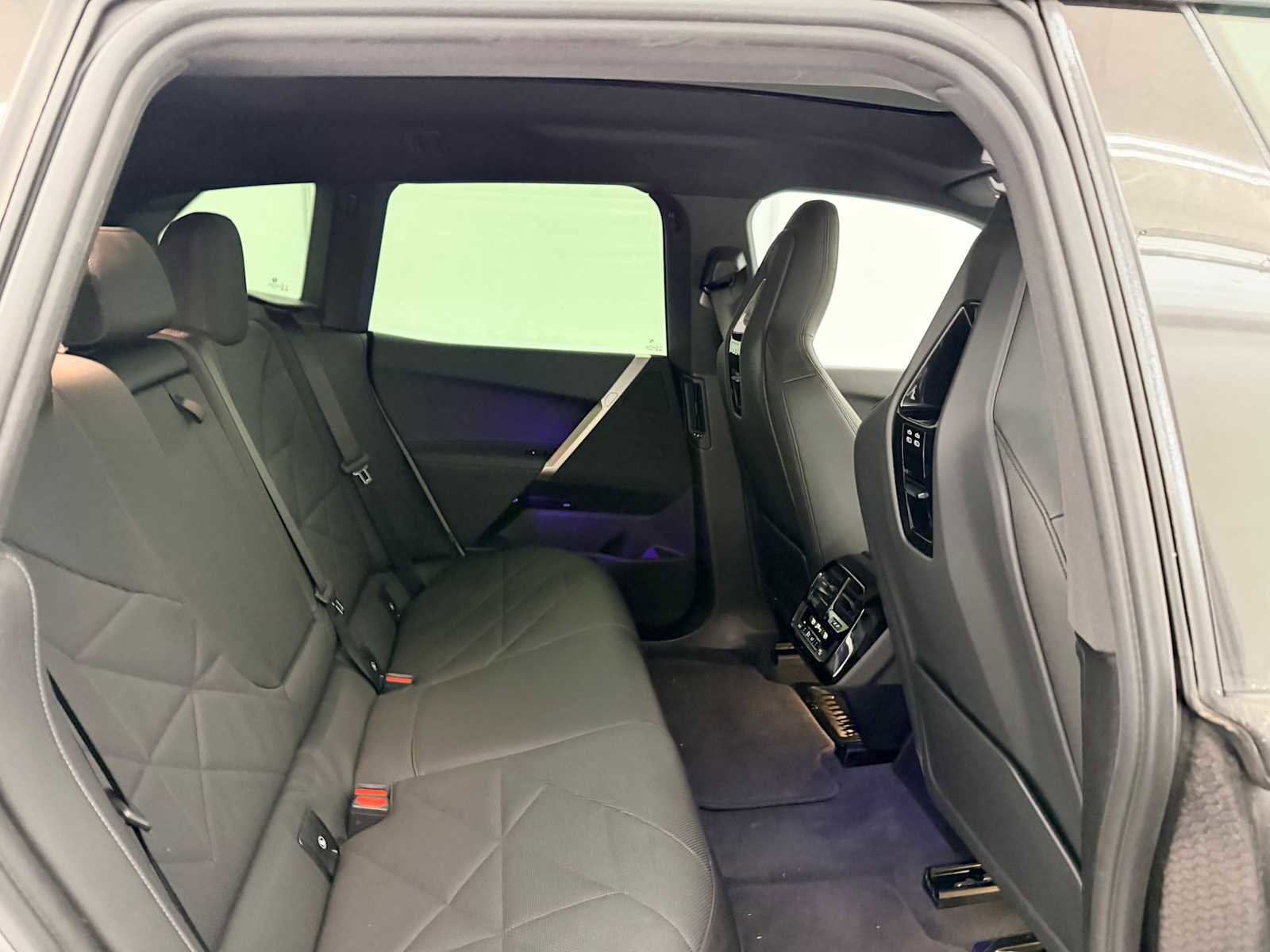 Used 2023 BMW iX xDrive50 w/ Sport Package image 21