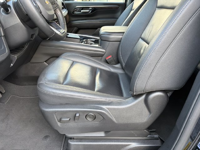 Used 2025 Chevrolet Suburban LT RWD image 22
