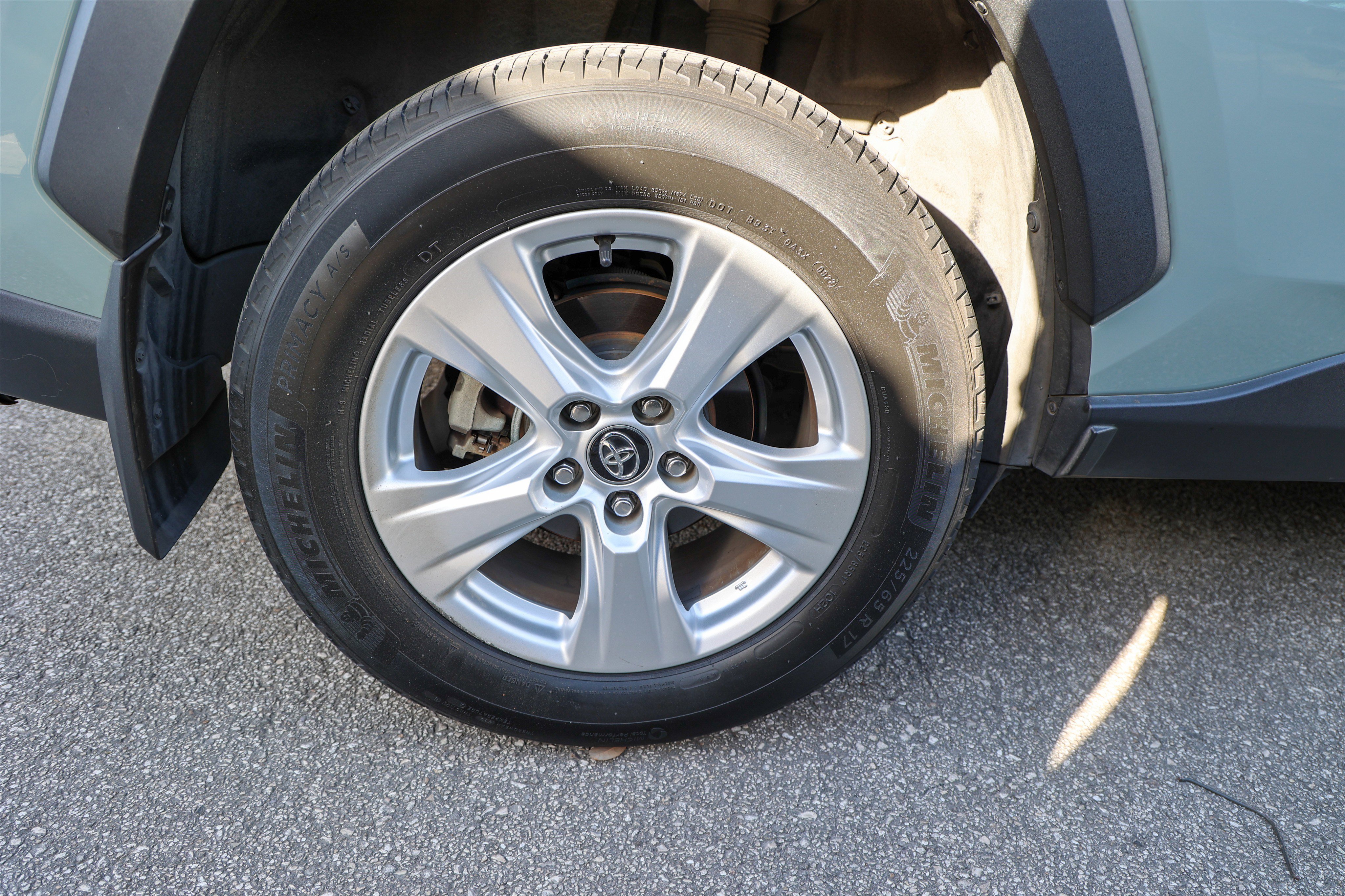 Used 2020 Toyota RAV4 XLE w/ Convenience Package image 13