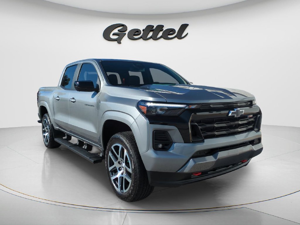 Used 2023 Chevrolet Colorado Z71 w/ Z71 Convenience Package 2 AWD/4WD image 3