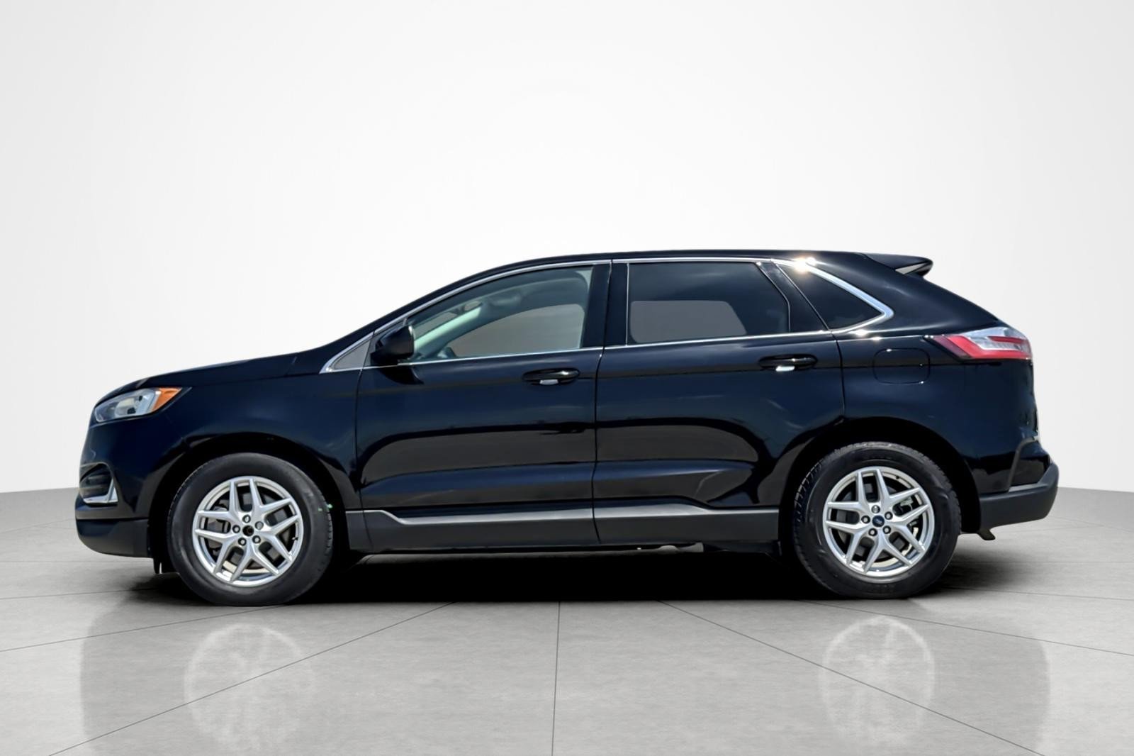 Used 2021 Ford Edge SEL AWD/4WD image 2
