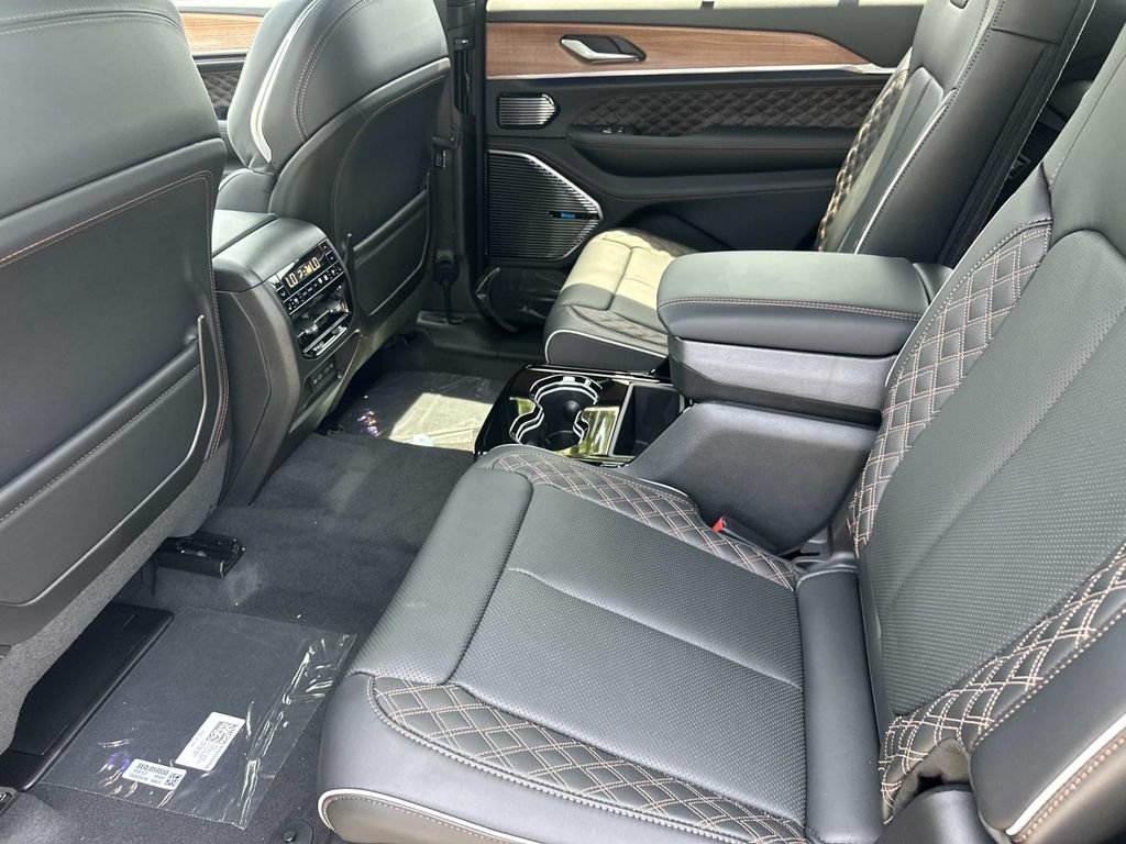 New 2026 Jeep Grand Cherokee L Summit w/ Obsidian Package AWD/4WD image 16