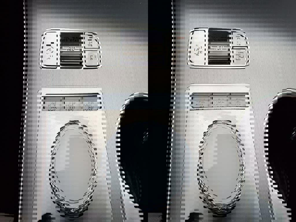 Used 2026 Genesis GV70 2.5T Advanced image 23