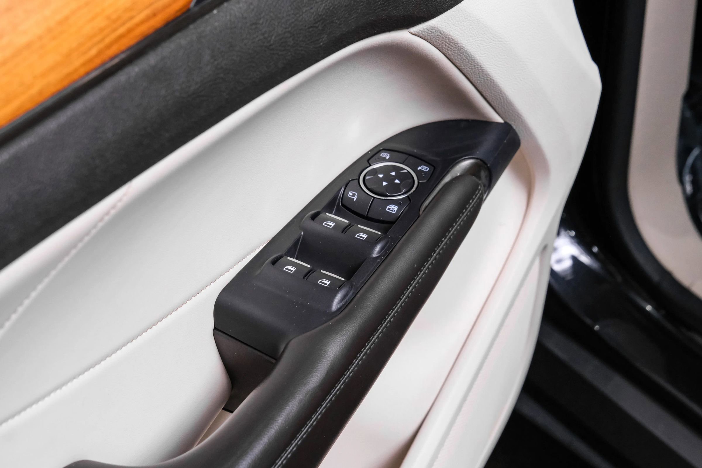 Used 2015 Lincoln MKC AWD w/ Equipment Group 102A Reserve image 32