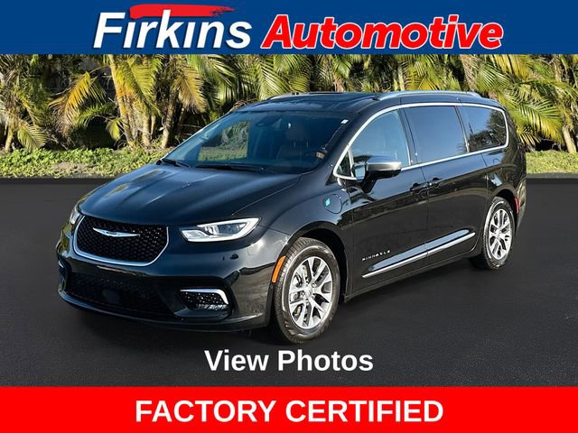 Used 2025 Chrysler Pacifica Pinnacle