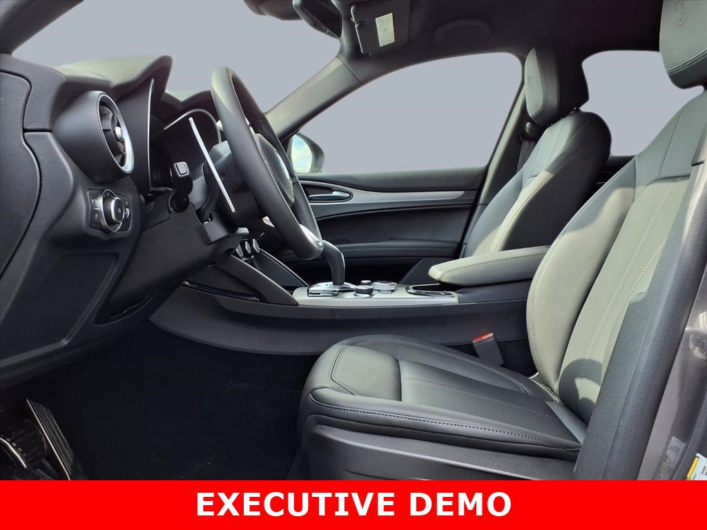 New 2025 Alfa Romeo Stelvio Sprint image 9