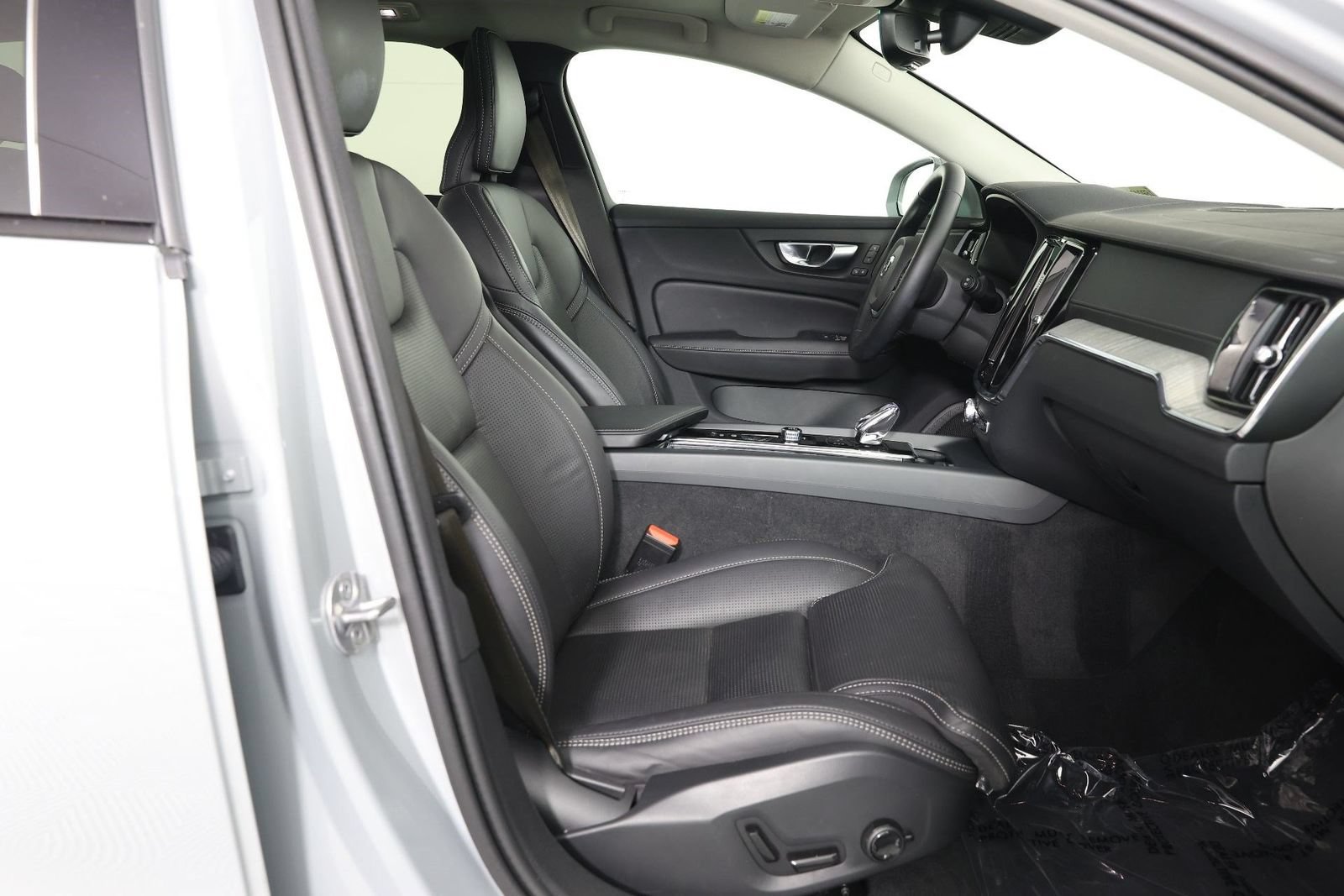 Certified 2025 Volvo V60 B5 Cross Country Ultra AWD/4WD image 29