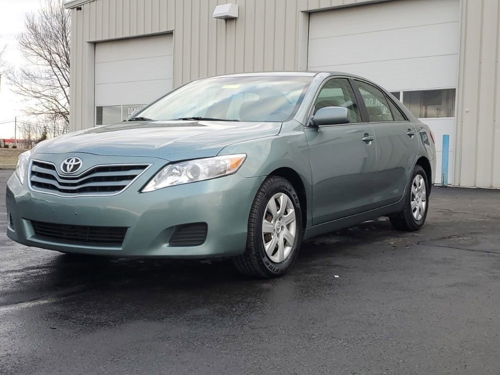Used 2011 Toyota Camry LE image 3